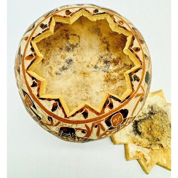 Folk Art Peru Storyteller Gourd Hand Carved Village Musicians Medium 5 inch - Picture 6 of 10